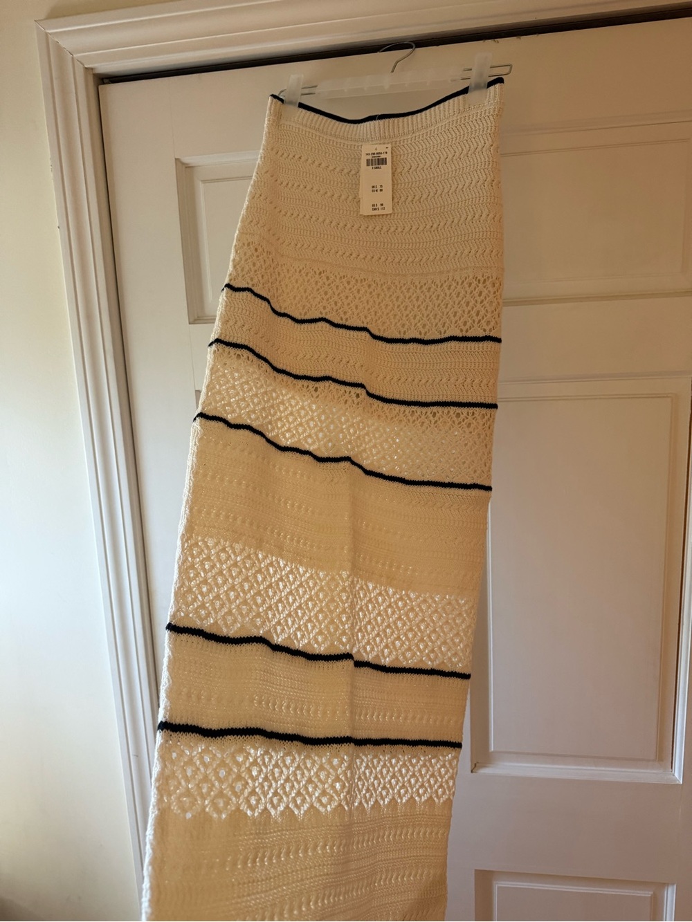 Abercrombie & Fitch Cream Knit Crop Top and Maxi Skirt Set with Black Trim - Picture 7 of 7